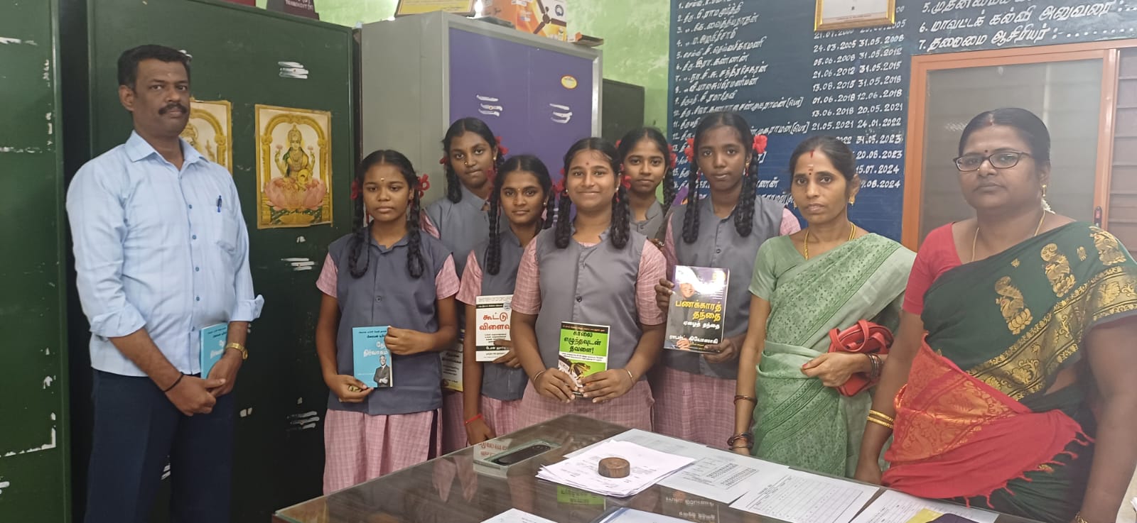 Group photo of students and teachers with books